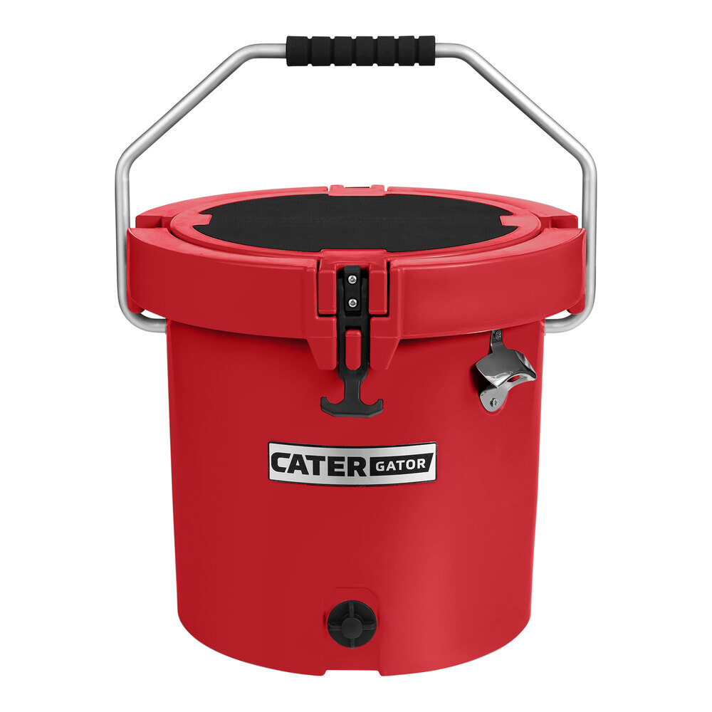CaterGator CCG20RED Red 20 Qt. Round Rotomolded Outdoor Cooler / Ice Chest