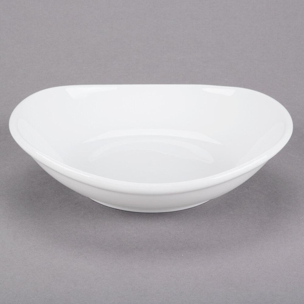 Libbey Porcelana Infinity 10 oz. Bright White Oval Porcelain Bowl - Sample
