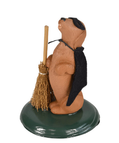 Byers' Choice Dog, Dachshund with Broom (712C)