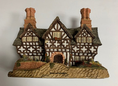 David Winter Queen Elizabeth Slept Here with Certificate of Authenticity.