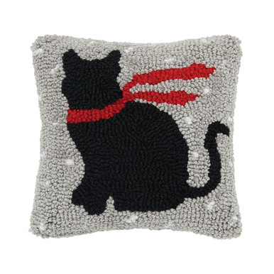 C&F Home Hooked Throw Pillow, Winter Cat (C44488076)