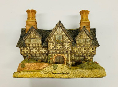 David Winter Queen Elizabeth Slept Here with Certificate of Authenticity(29237a)